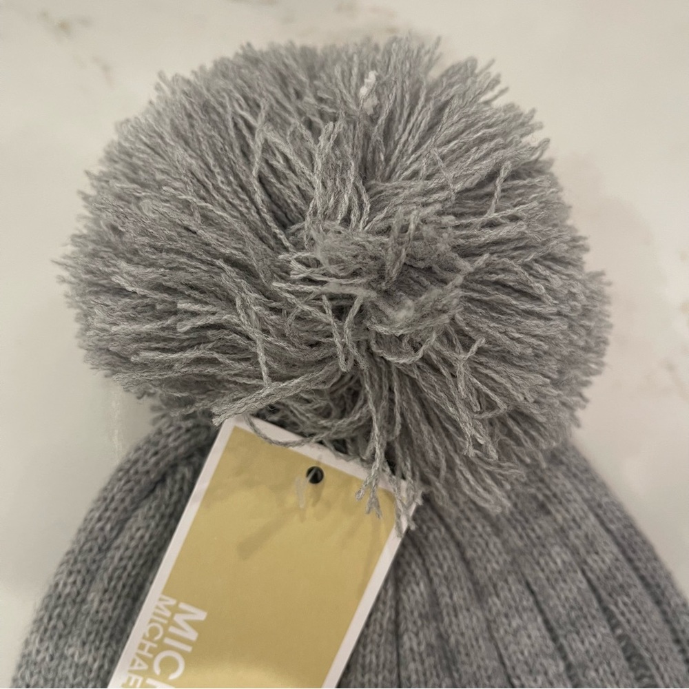 NWT Michael Kors grey pompom beanie - Picture 7 of 9